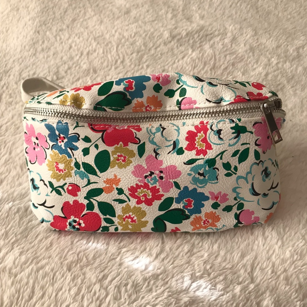 Pretty floral fanny pack